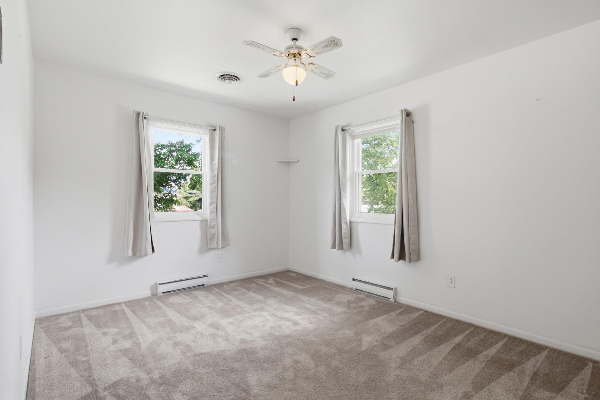 531 Eckhart Drive photo 25