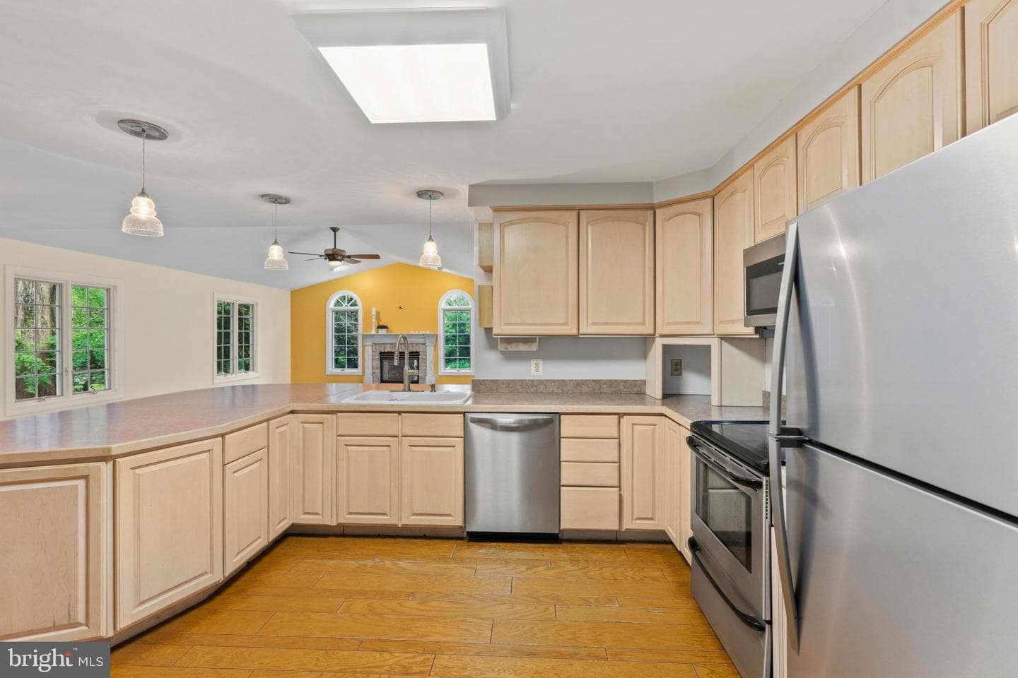 2700 Hunting Ridge Court photo 4