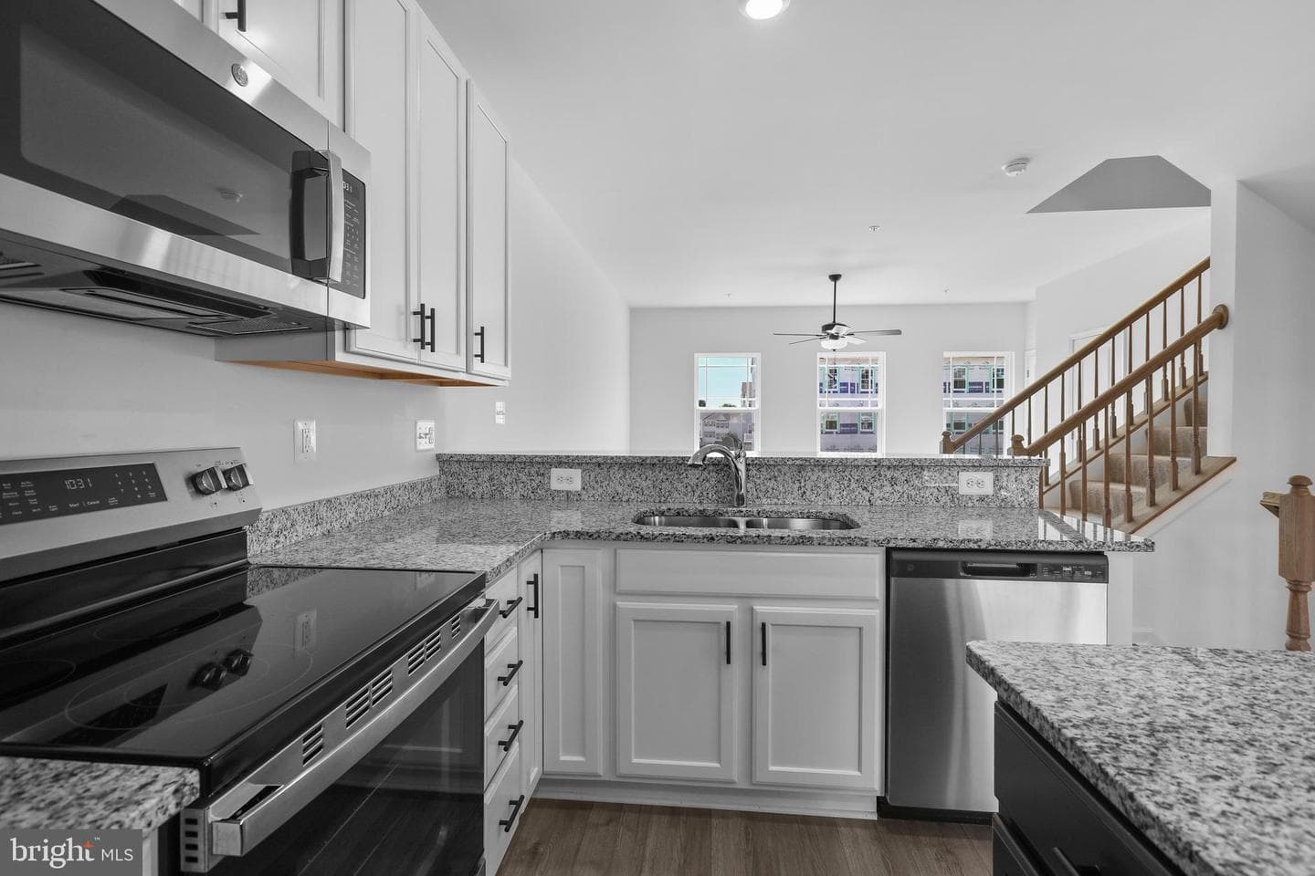 379 Hackley Drive photo 17