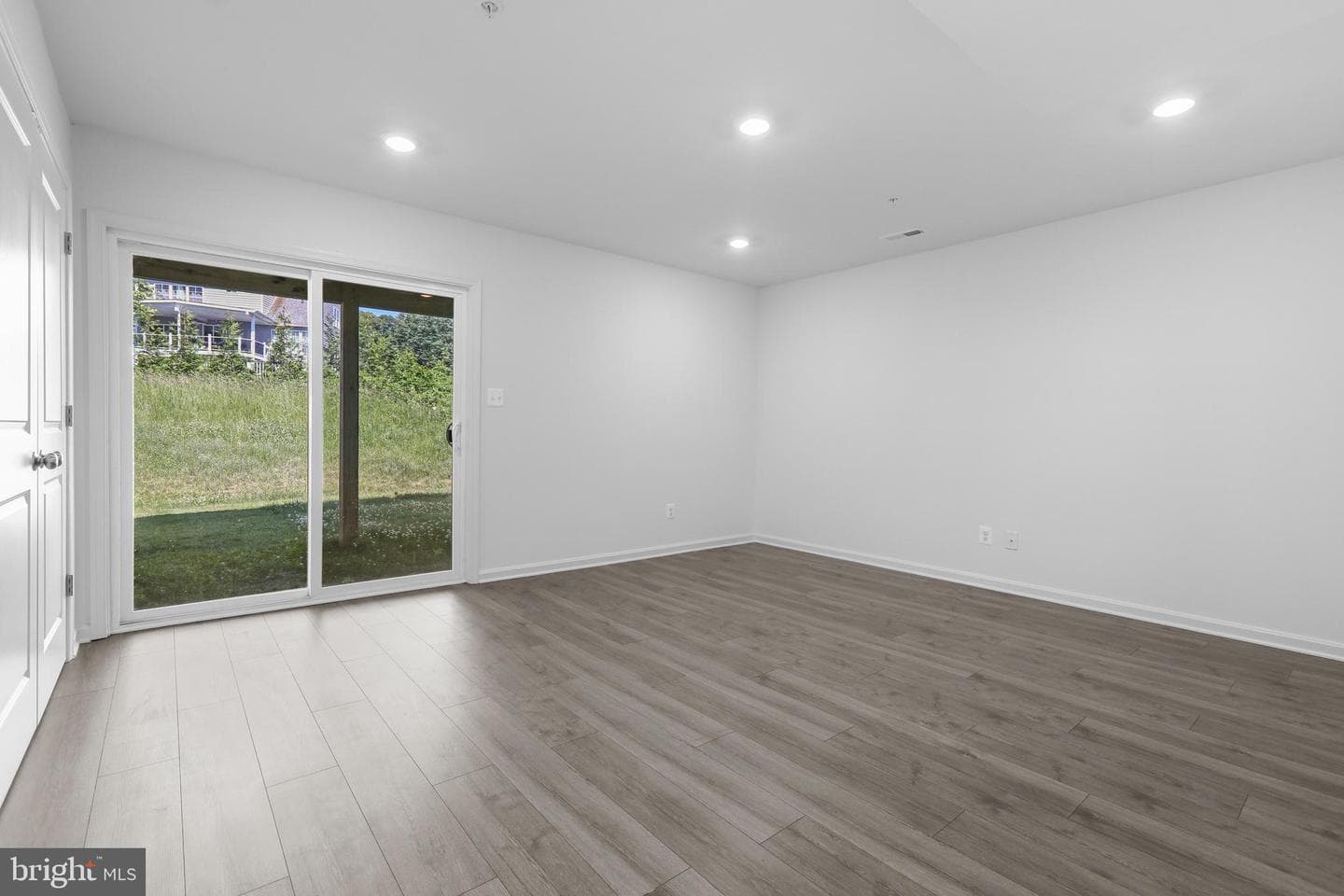 379 Hackley Drive photo 33