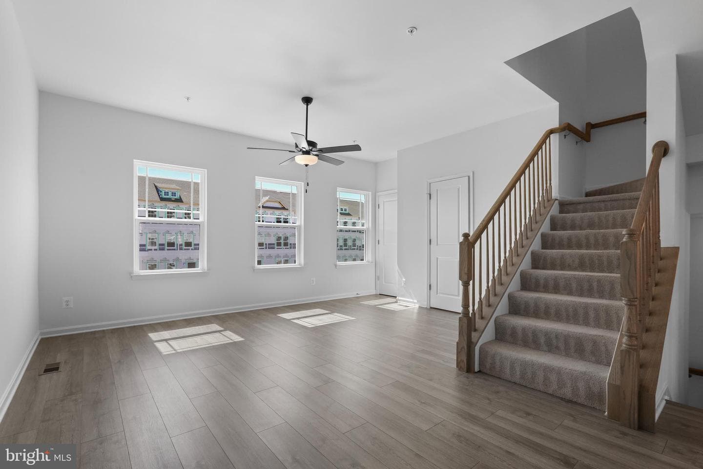 379 Hackley Drive photo 6