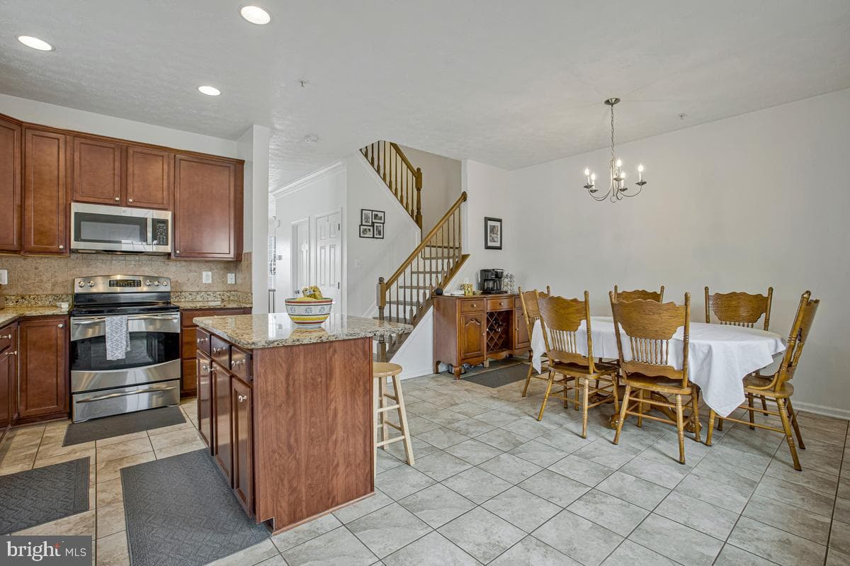 610 Snowberry Way photo 9