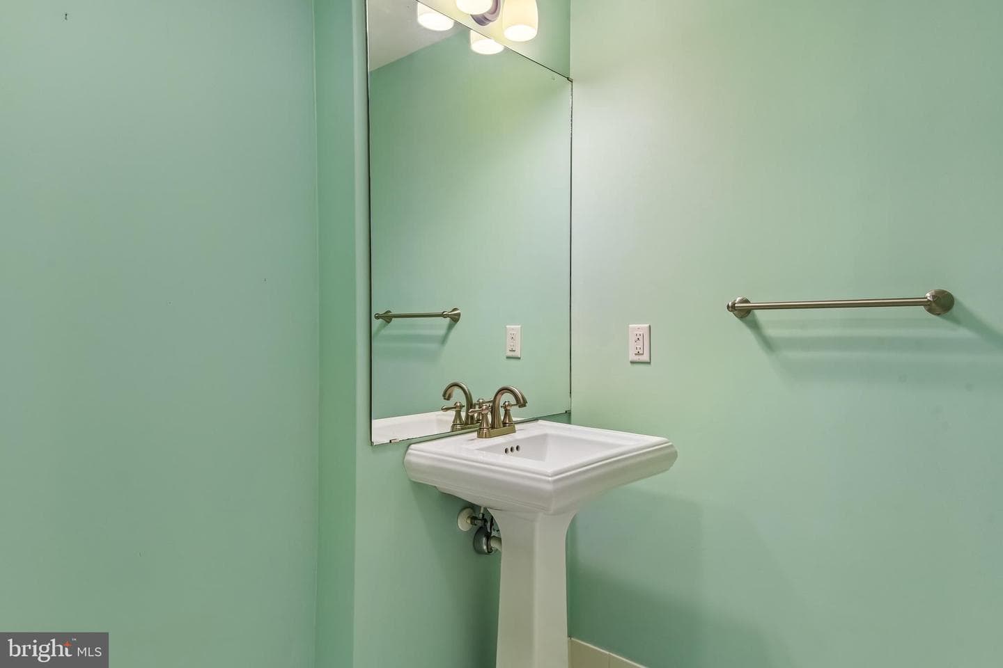413 Foreland Garth photo 23