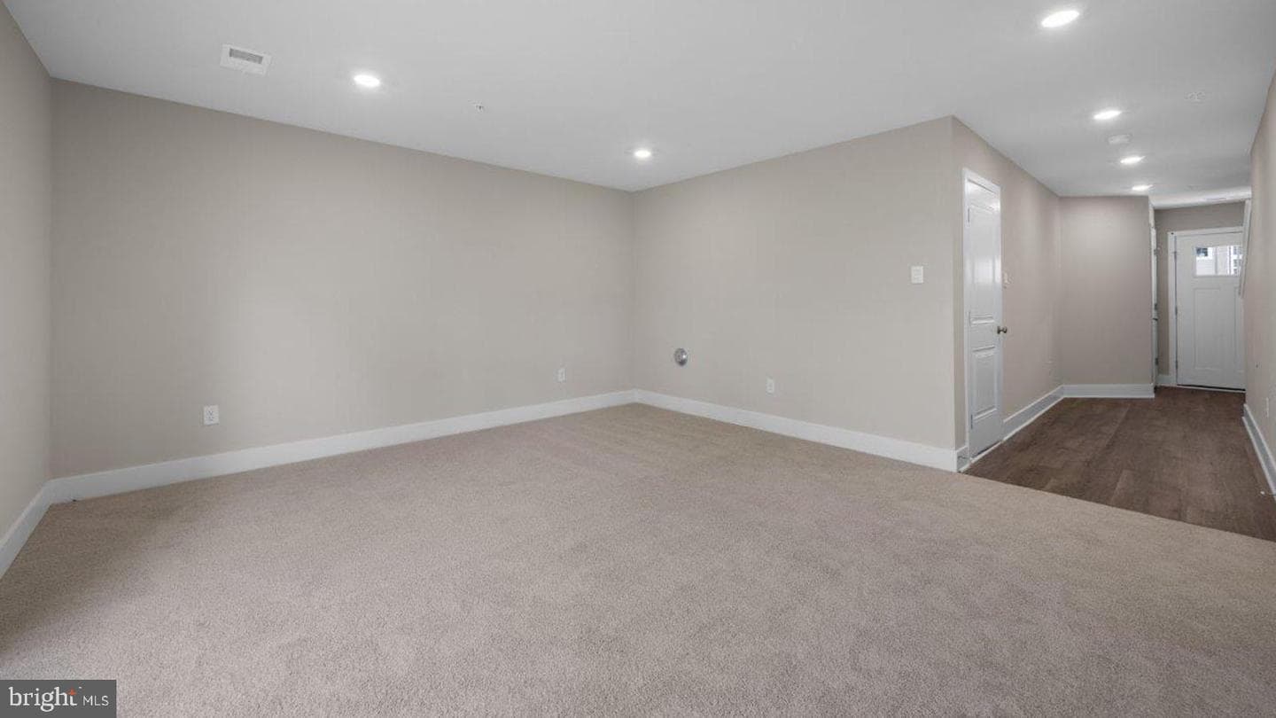 363 Hackley Drive photo 12