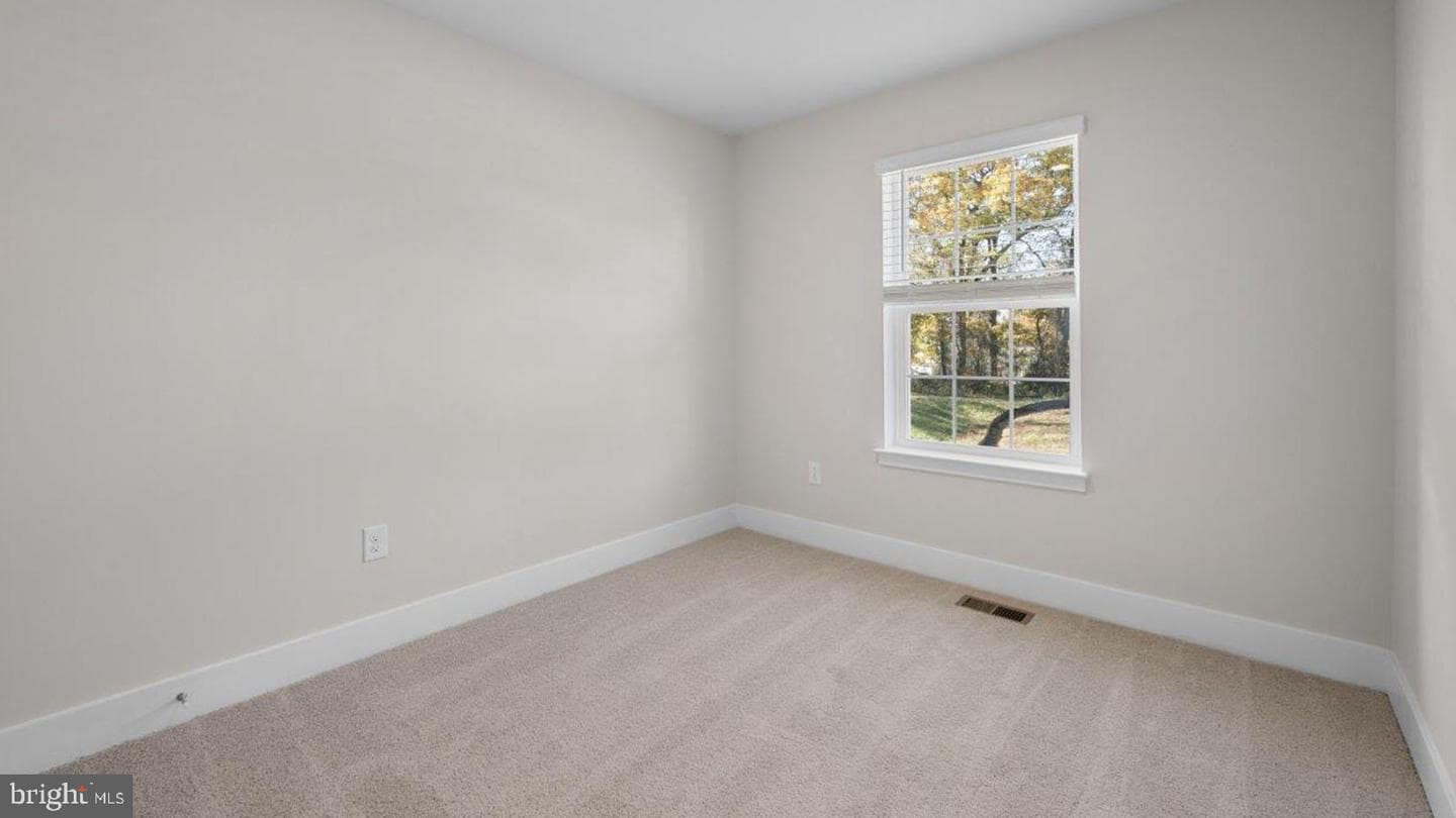 363 Hackley Drive photo 29