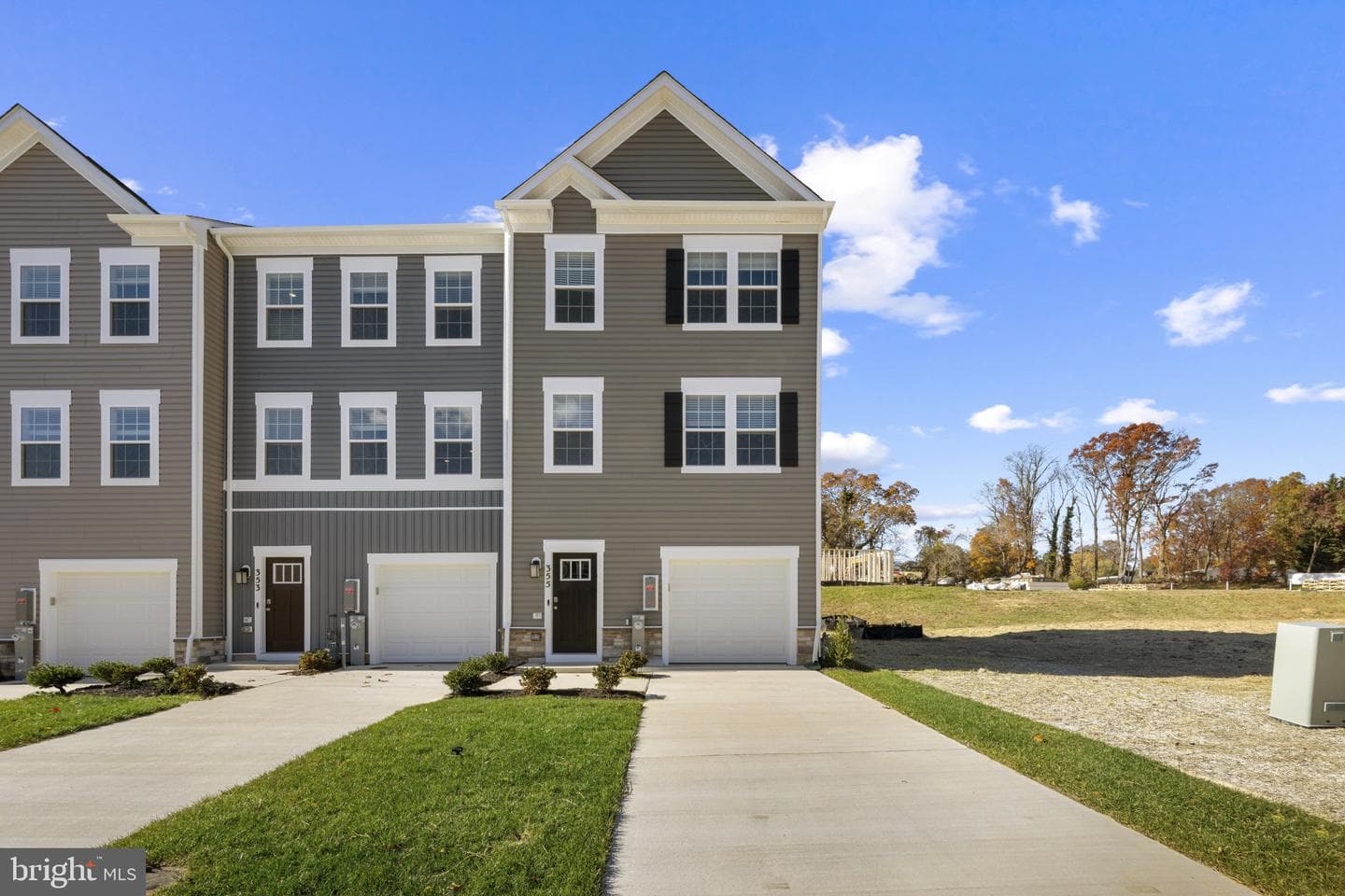 363 Hackley Drive photo 4