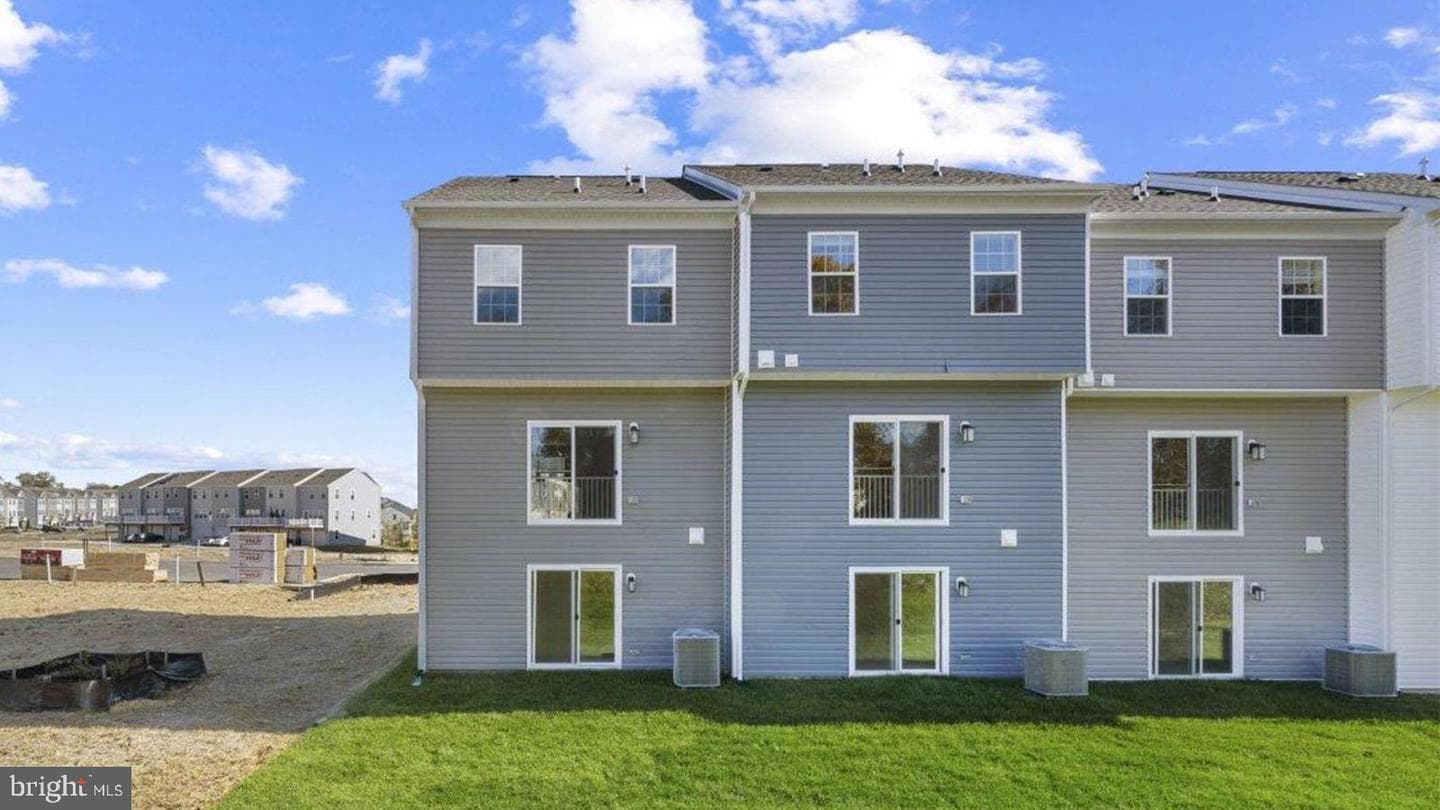 363 Hackley Drive photo 9