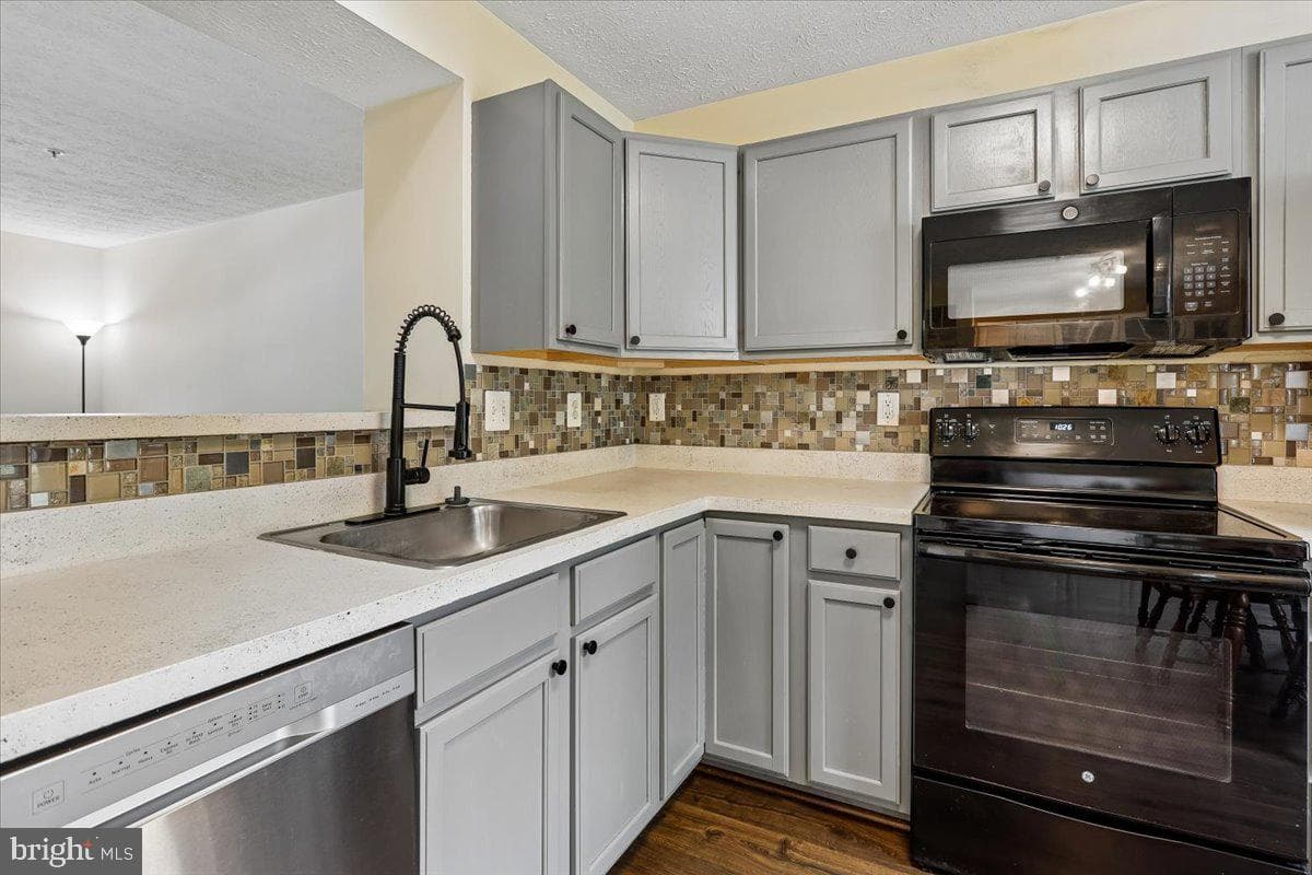 4749 Coralberry Court photo 7