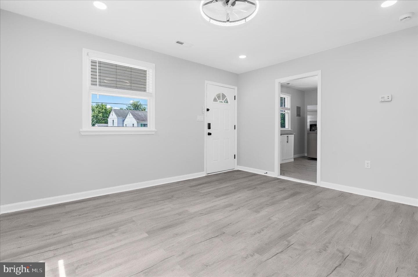 159 E Deen Avenue photo 9