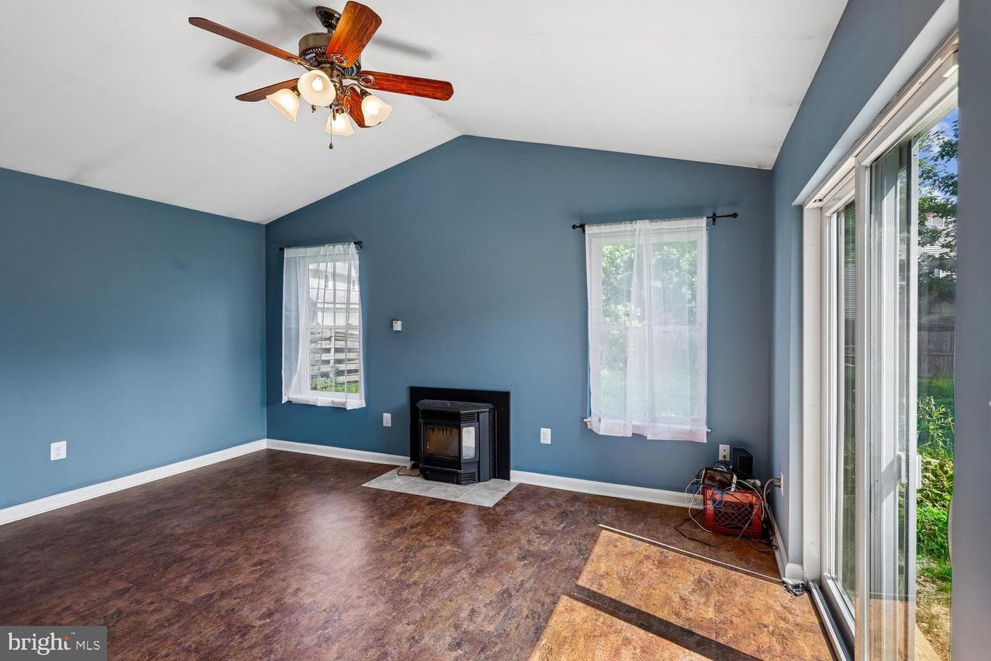 472 Winterberry Drive photo 17