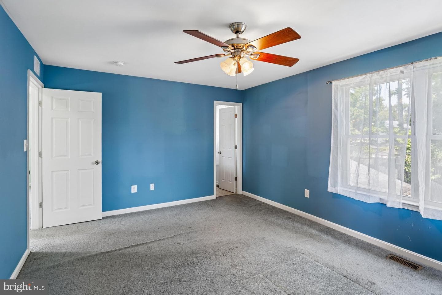 472 Winterberry Drive photo 25