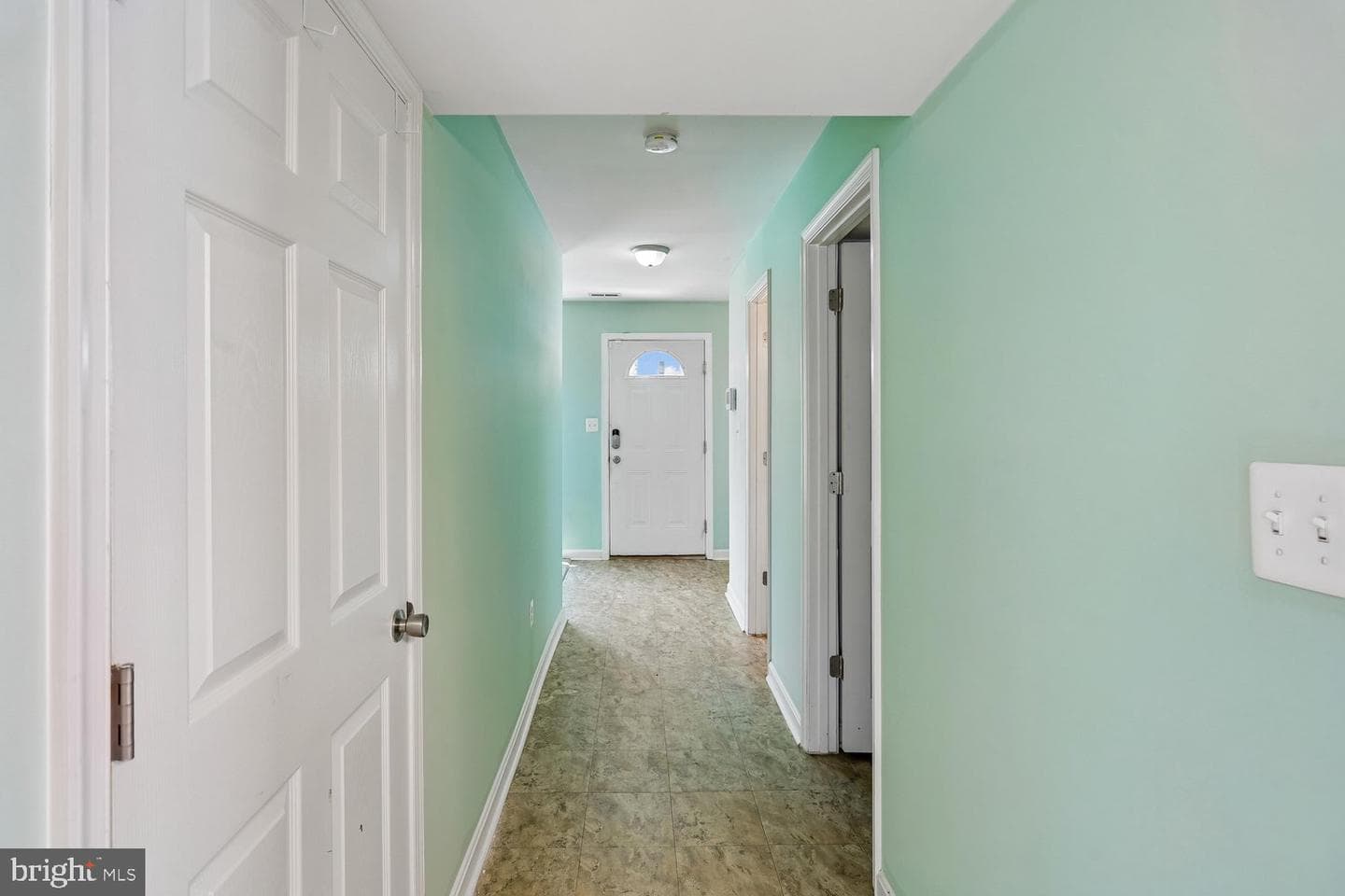 472 Winterberry Drive photo 3