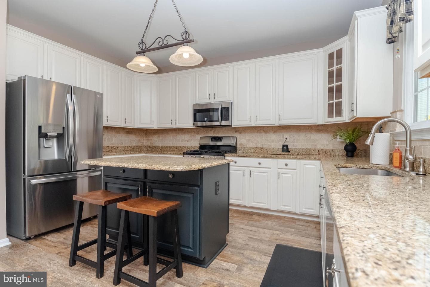 1438 Moonshadow Road photo 10