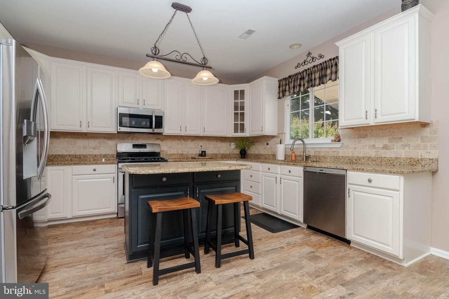 1438 Moonshadow Road photo 13