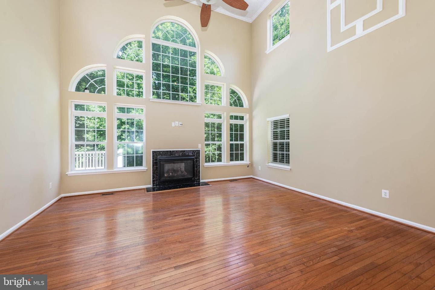 583 Windsong Dr photo 12