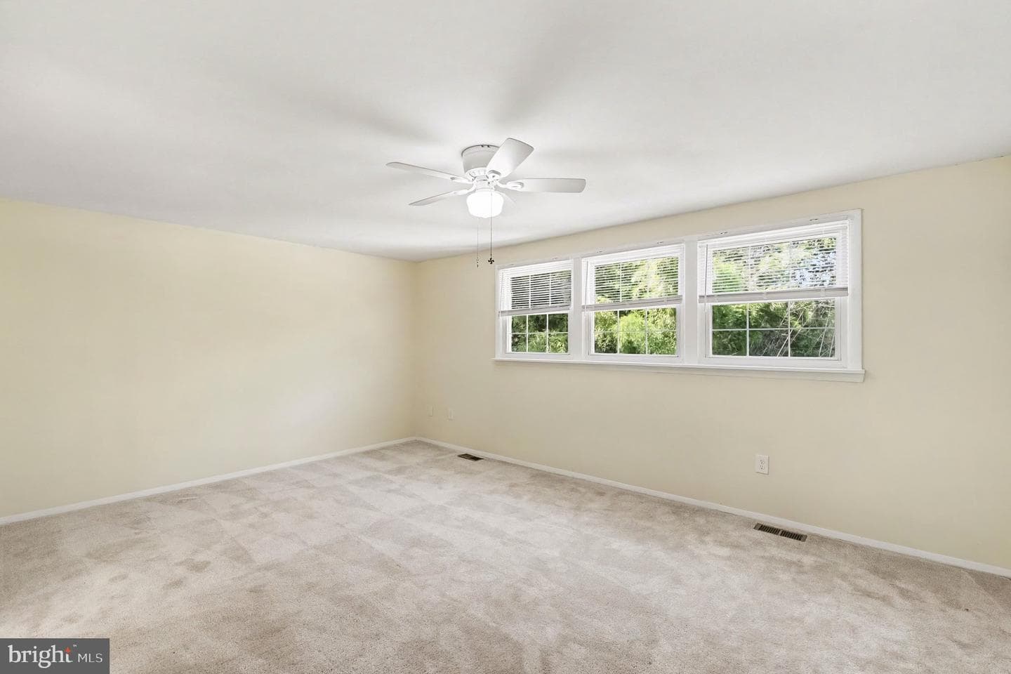 683 Towne Center Drive photo 17