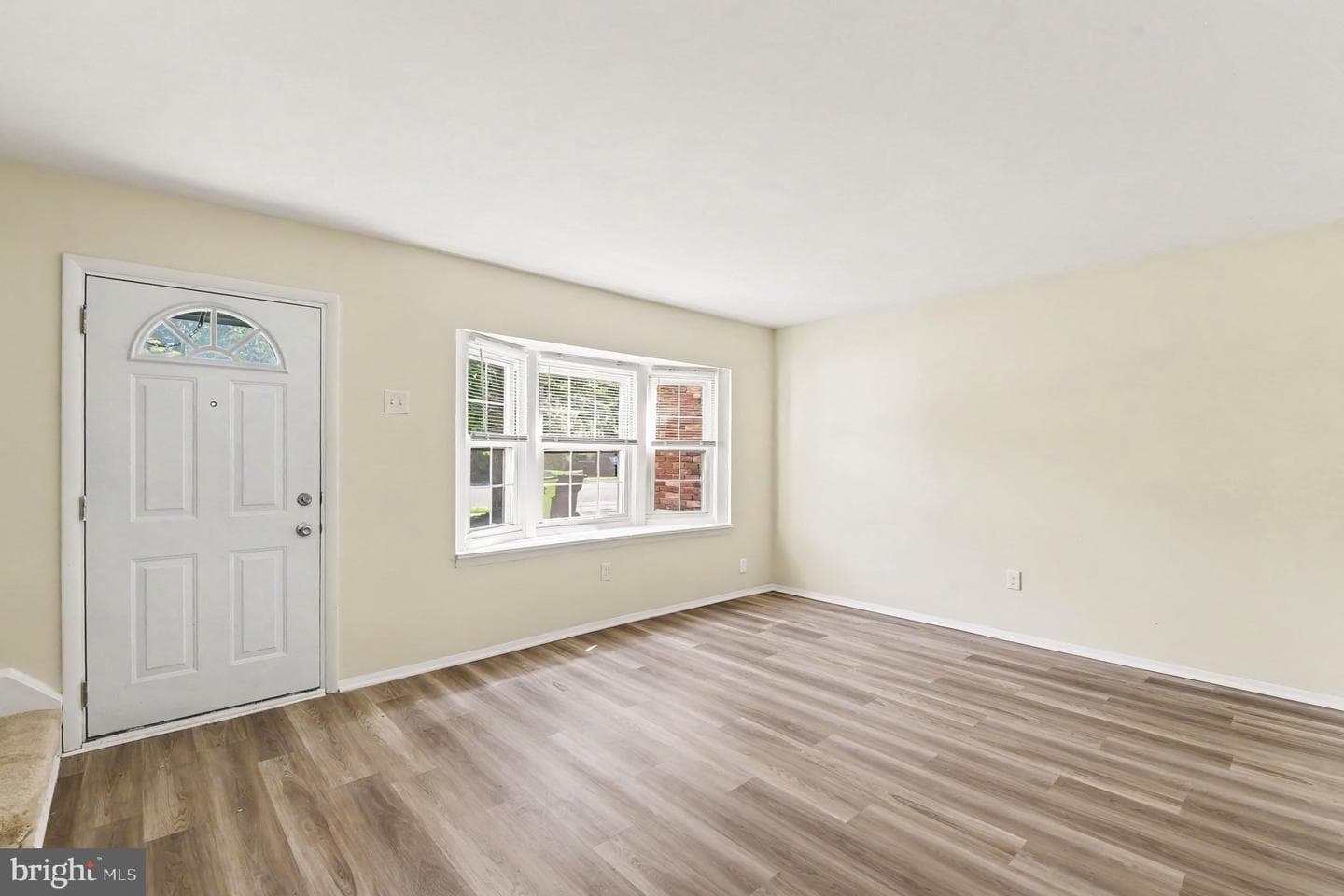 683 Towne Center Drive photo 4
