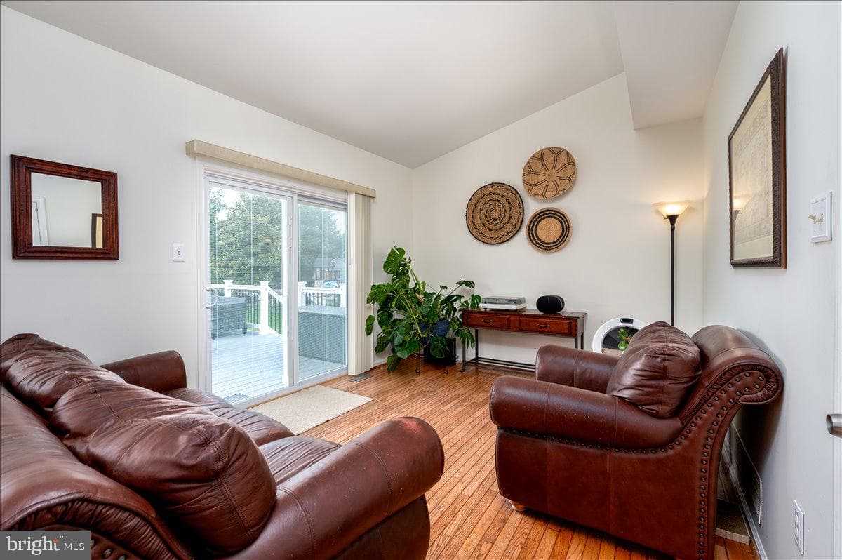 305 Kathryn Way photo 18