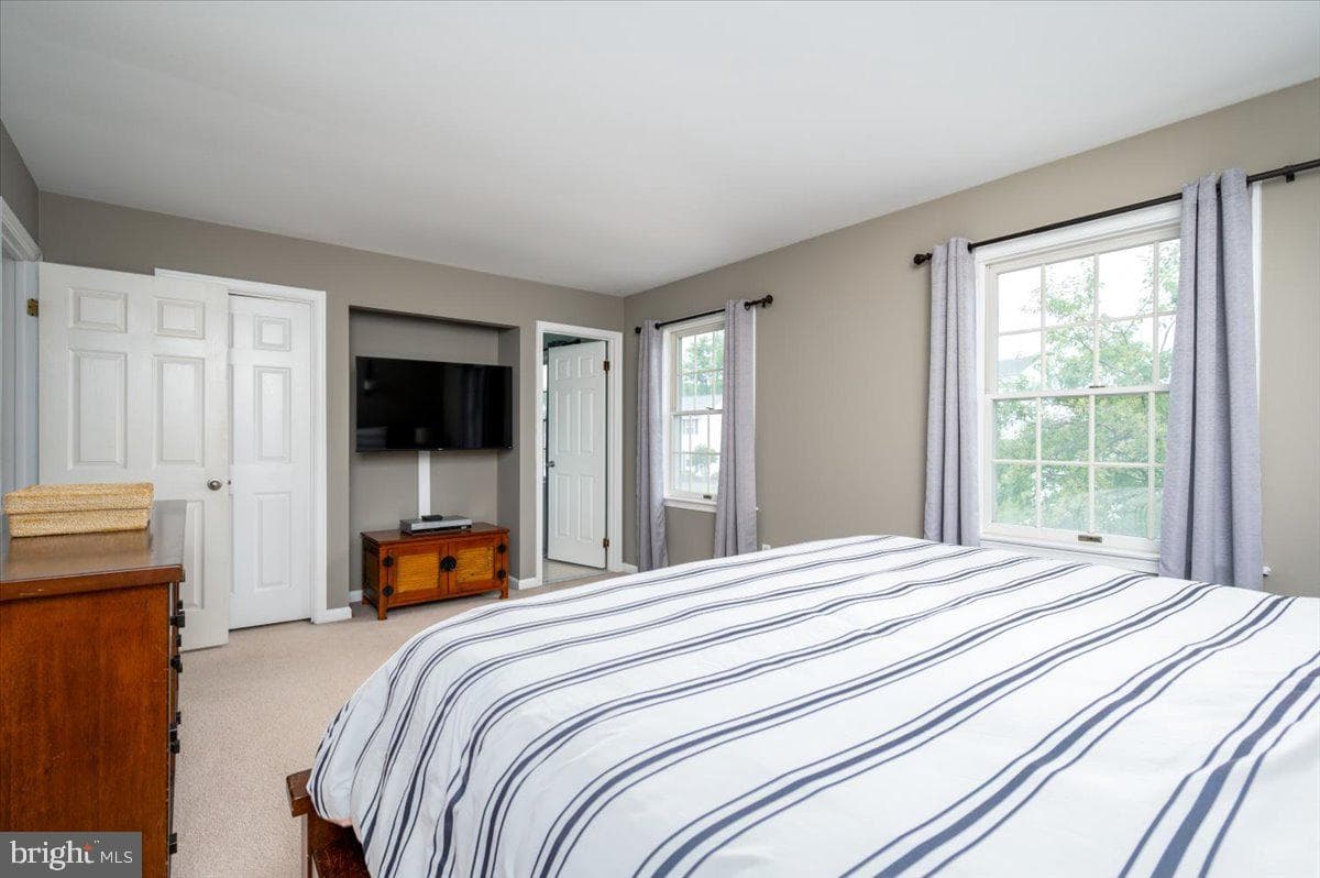 305 Kathryn Way photo 23