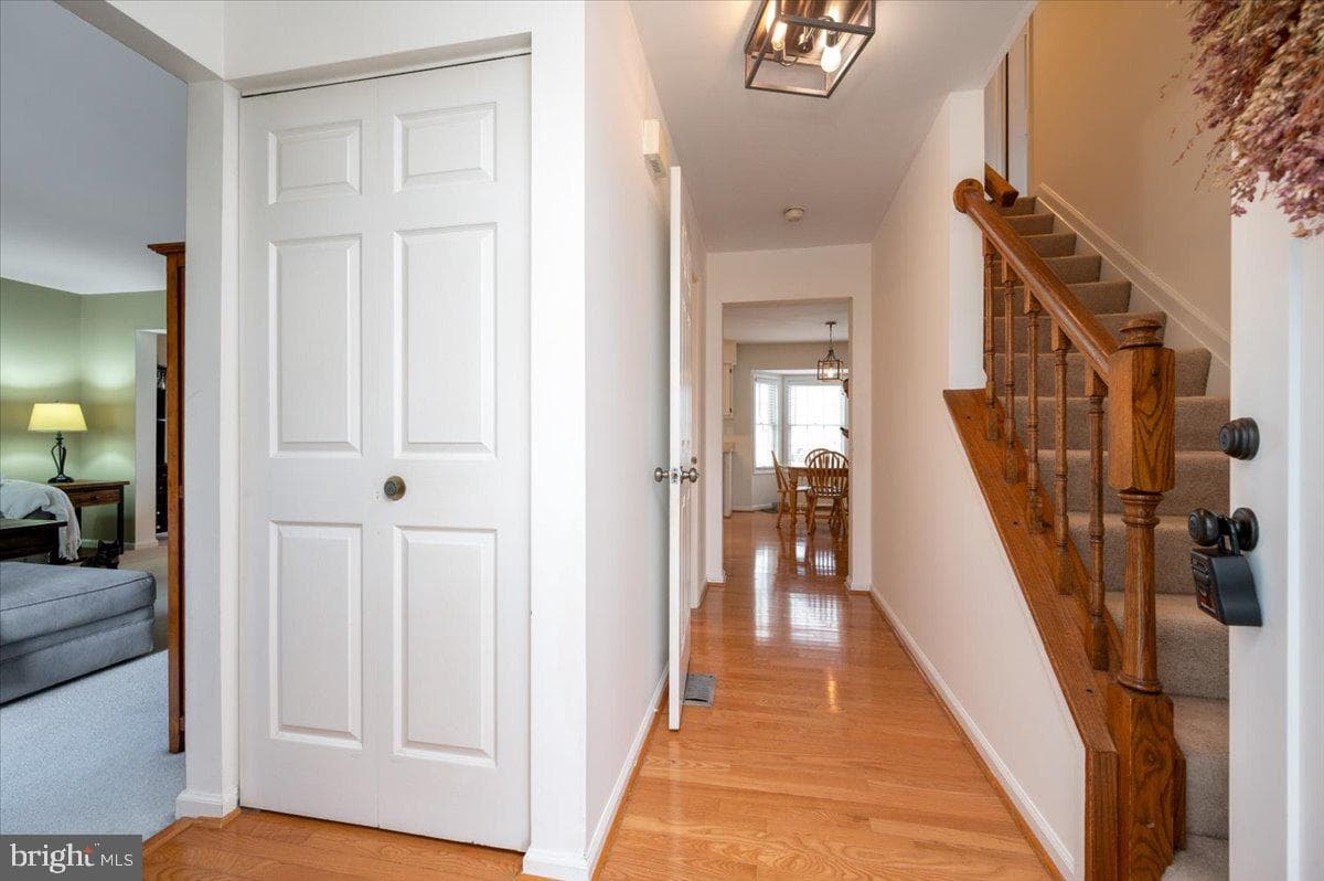 305 Kathryn Way photo 6