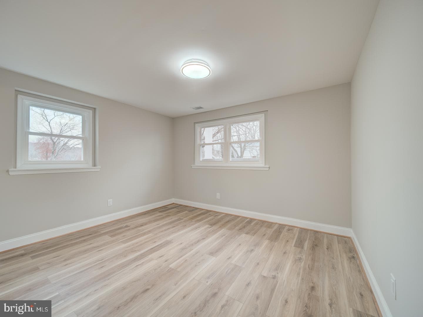 408 Garnett Road photo 32