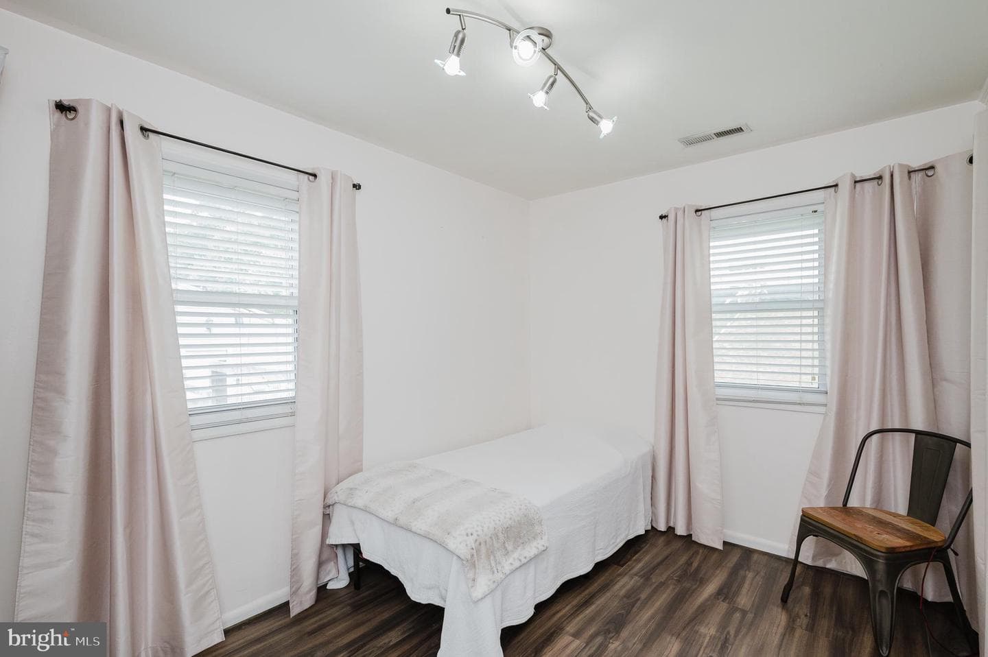 416 Enfield Road photo 25