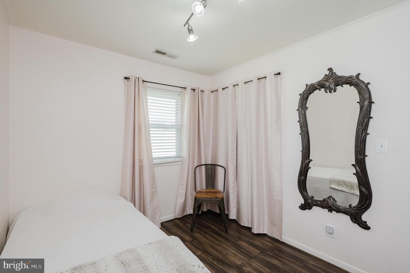 416 Enfield Road photo 26