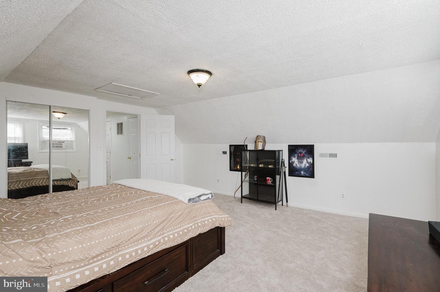 416 Enfield Road photo 31