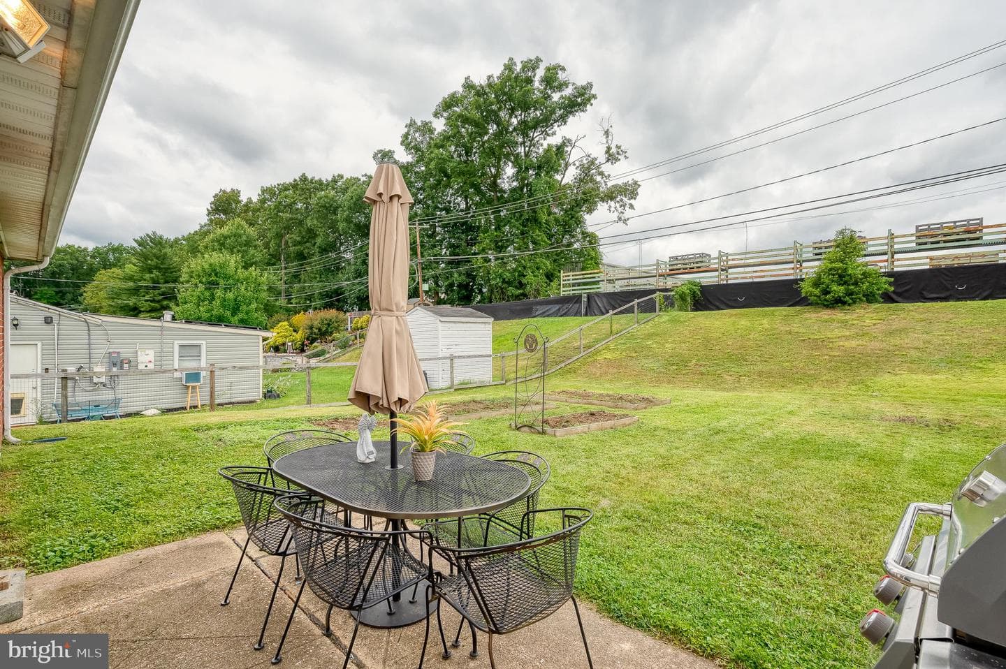 416 Enfield Road photo 39