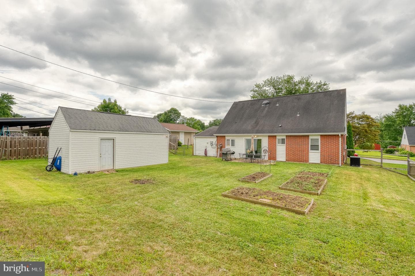 416 Enfield Road photo 41
