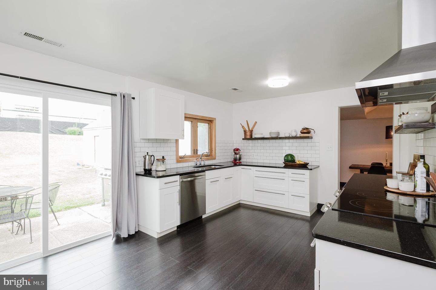416 Enfield Road photo 8
