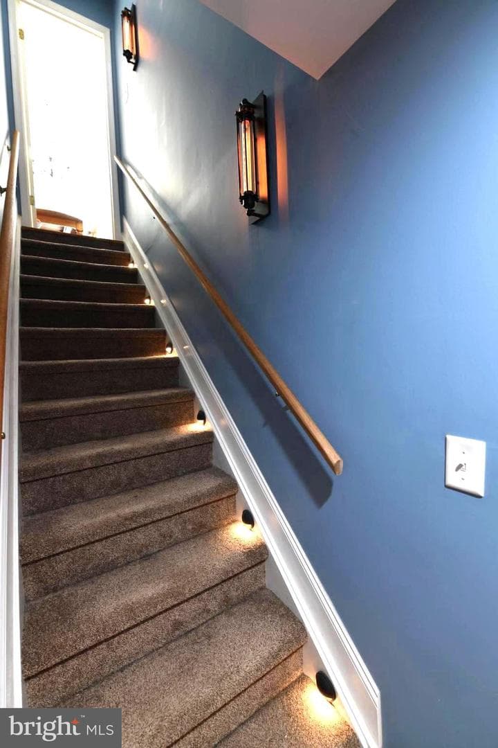 305 Rolling Knoll Drive photo 16