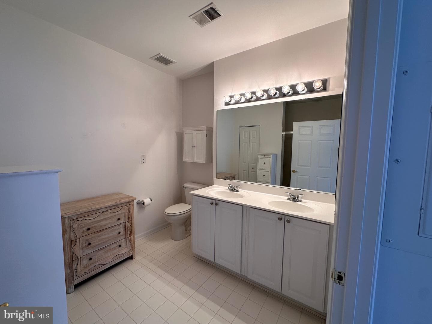 130 W Broadway #1e photo 27