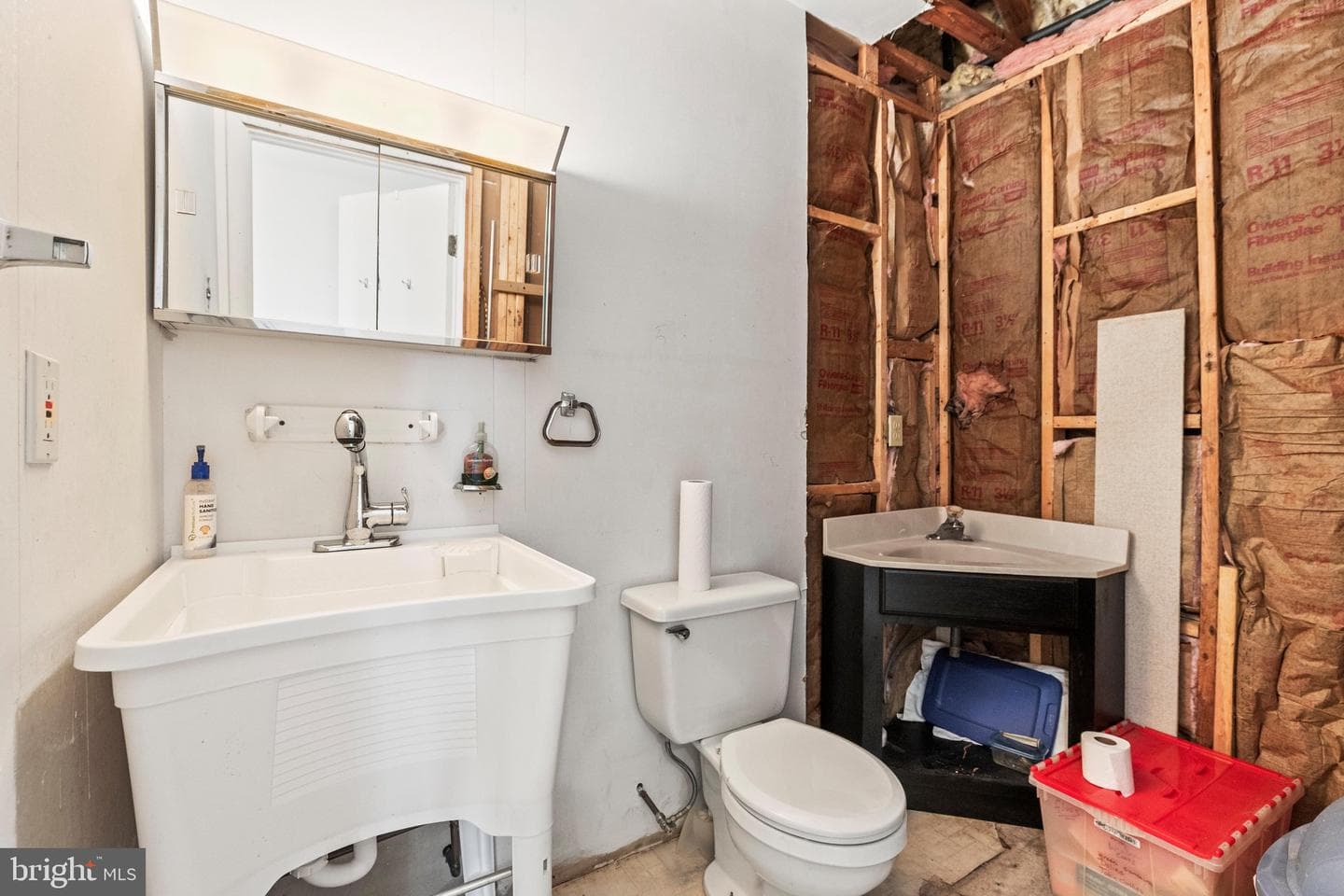 408 Kentmore Terrace photo 32