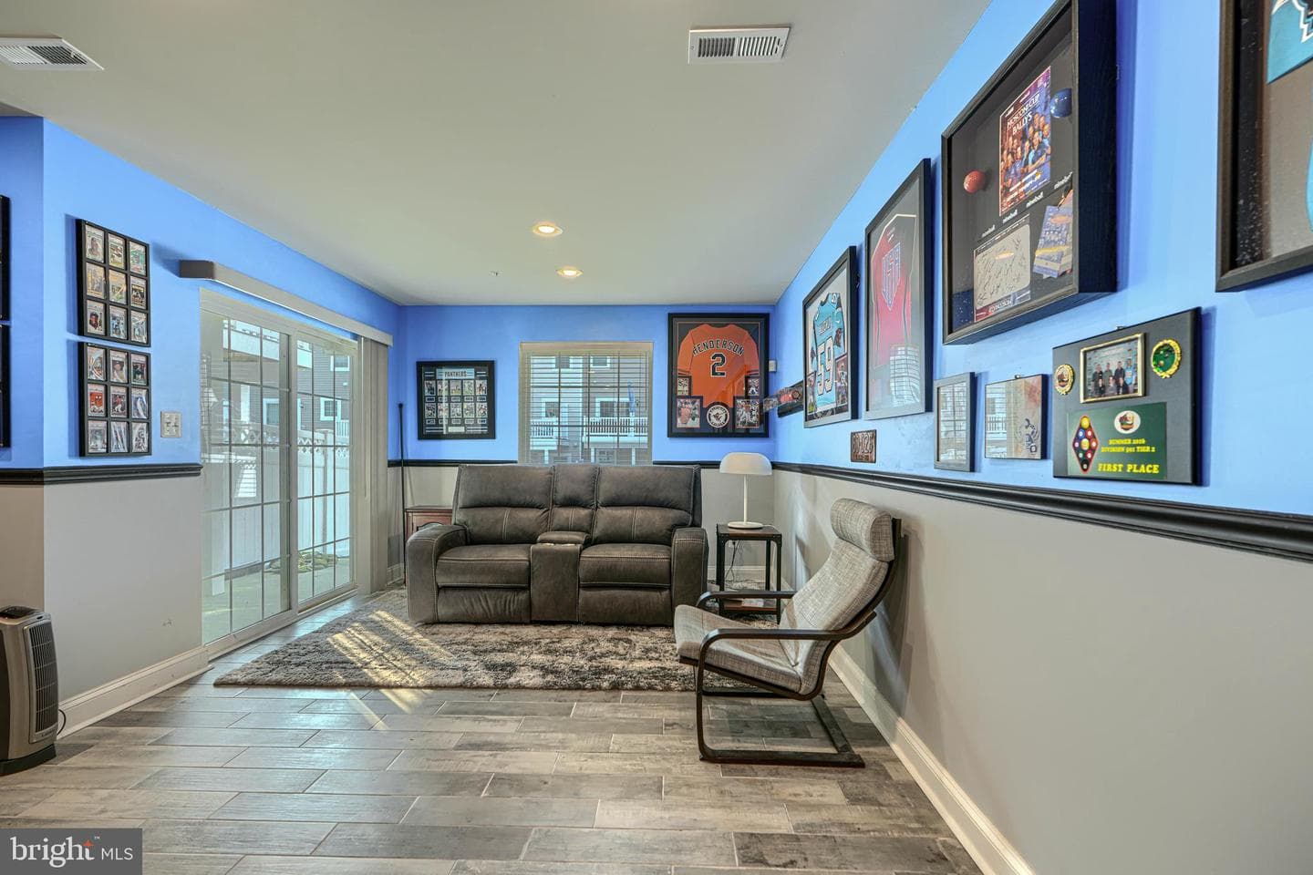 542 Calvert Way photo 8