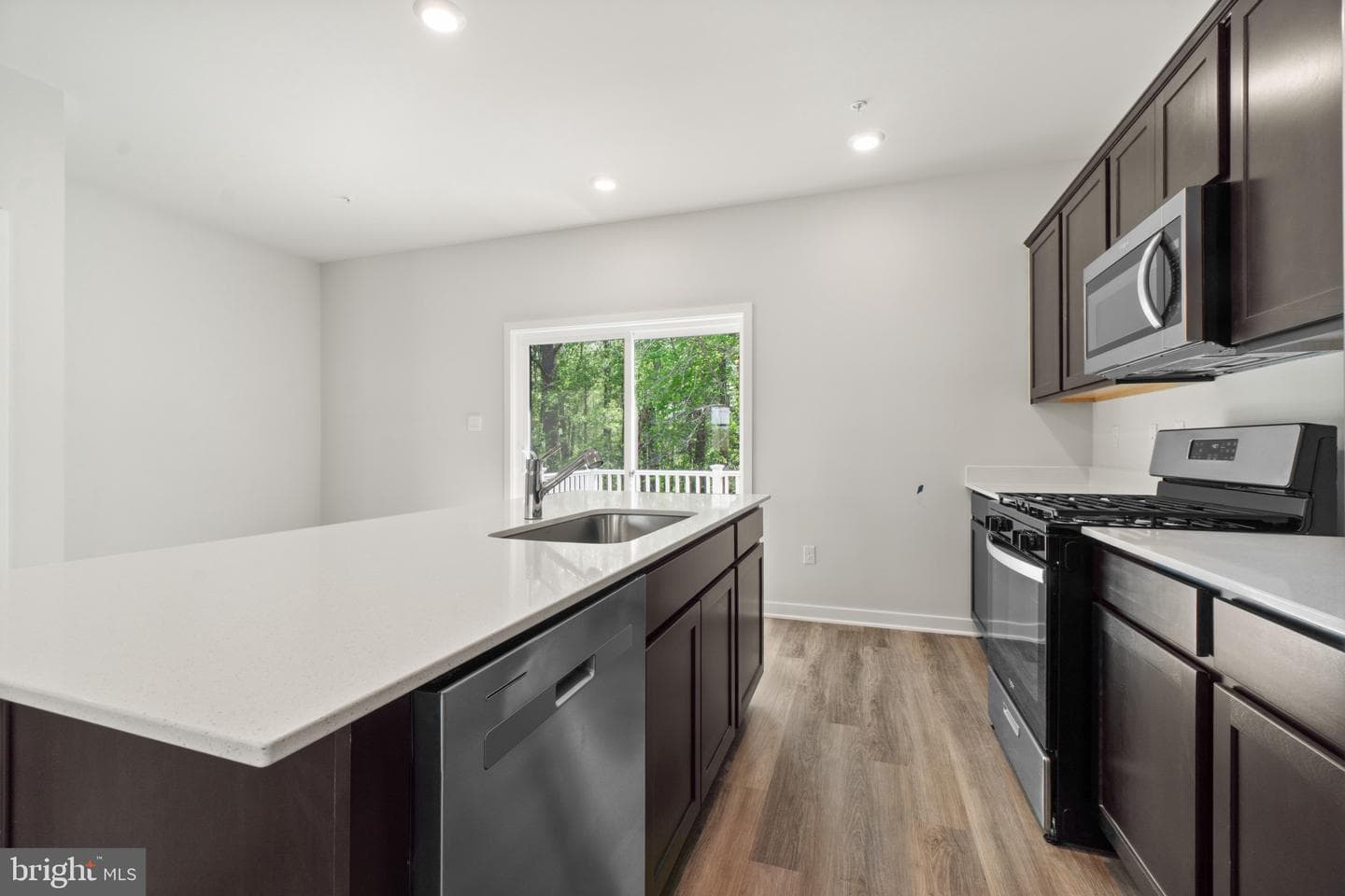 359 Hackley Drive photo 23