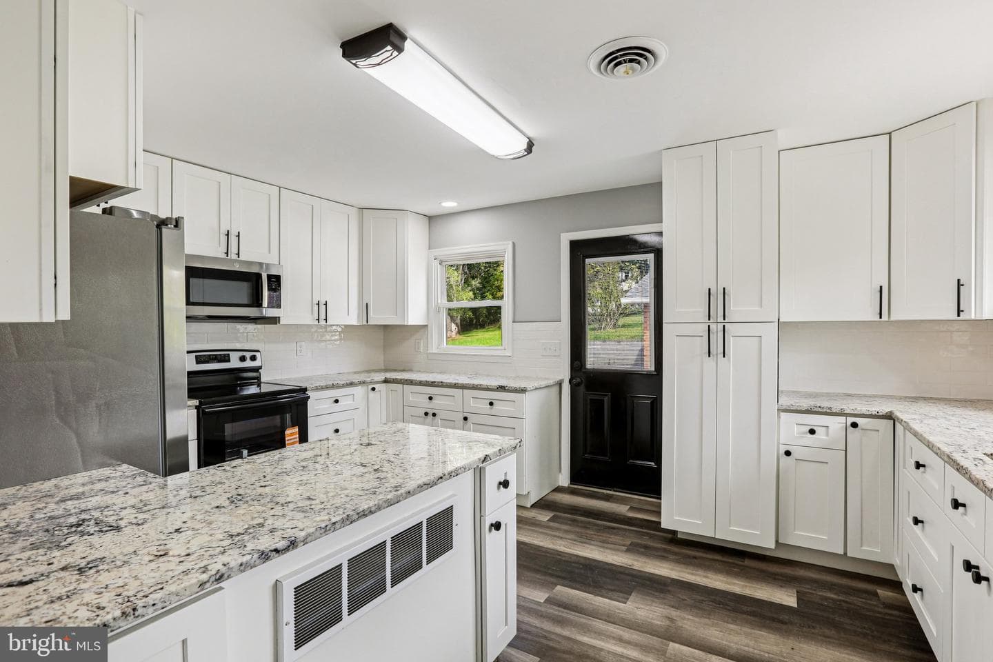 15474 Roxbury Road photo 11