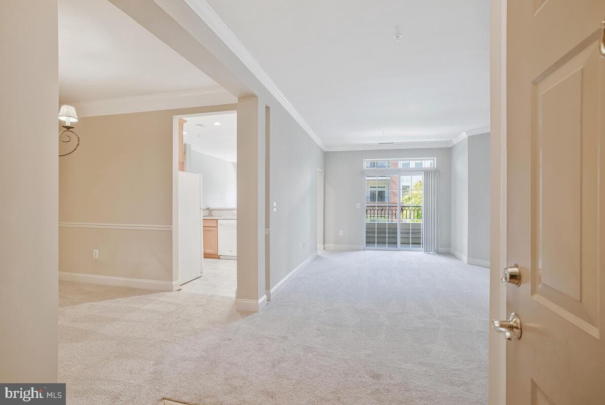 2550 Kensington Gardens #205 photo 5