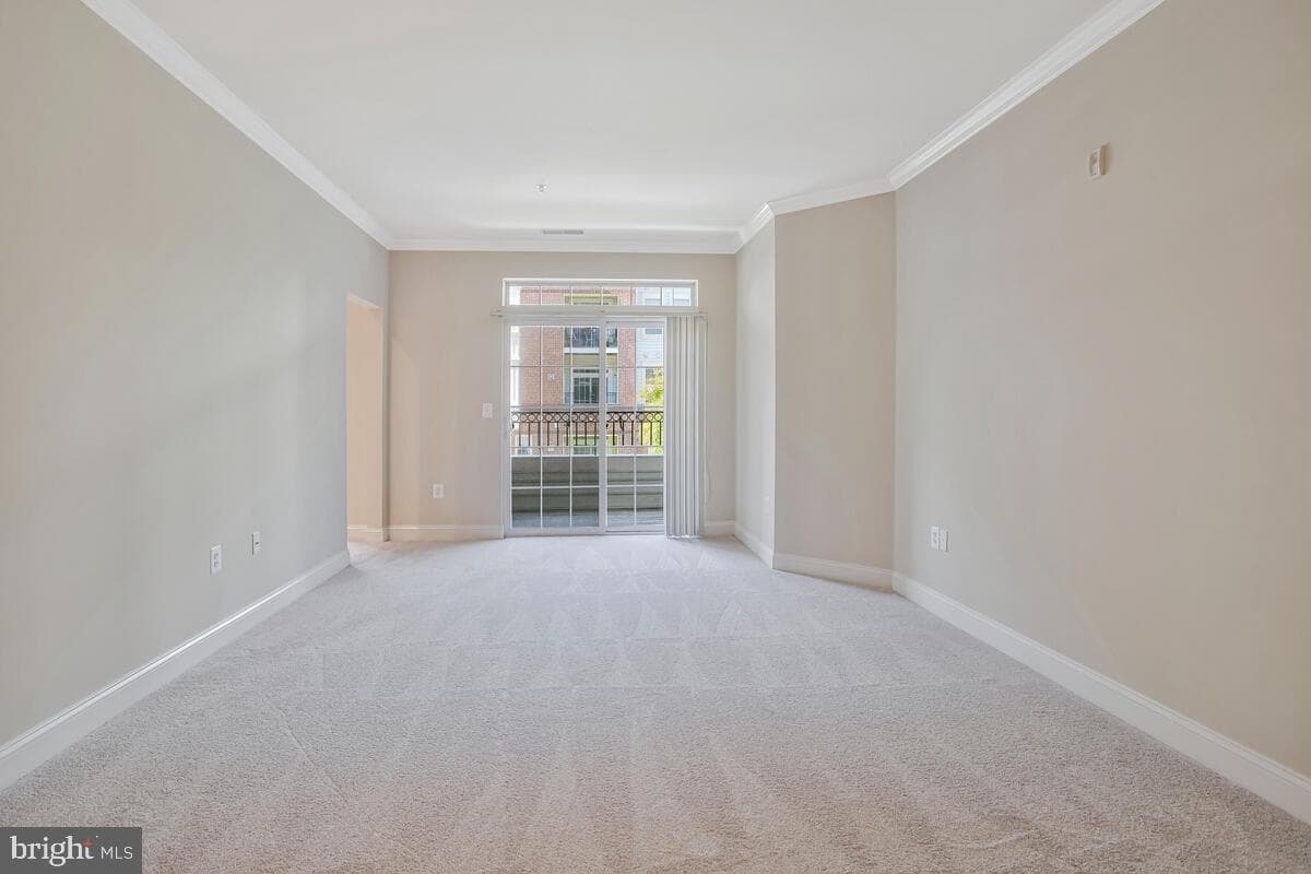 2550 Kensington Gardens #205 photo 8