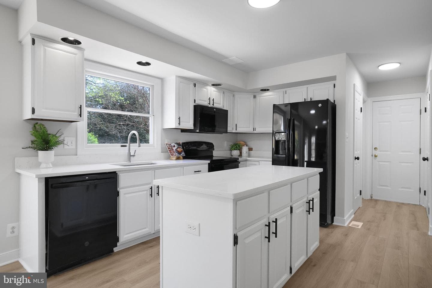 10390 Stansfield Road photo 9