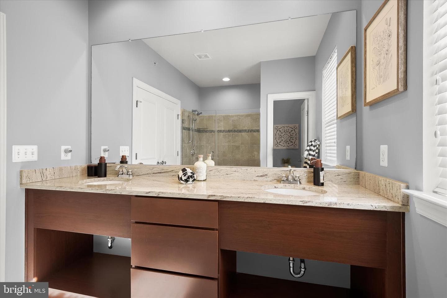 8820 Gunston Street photo 30