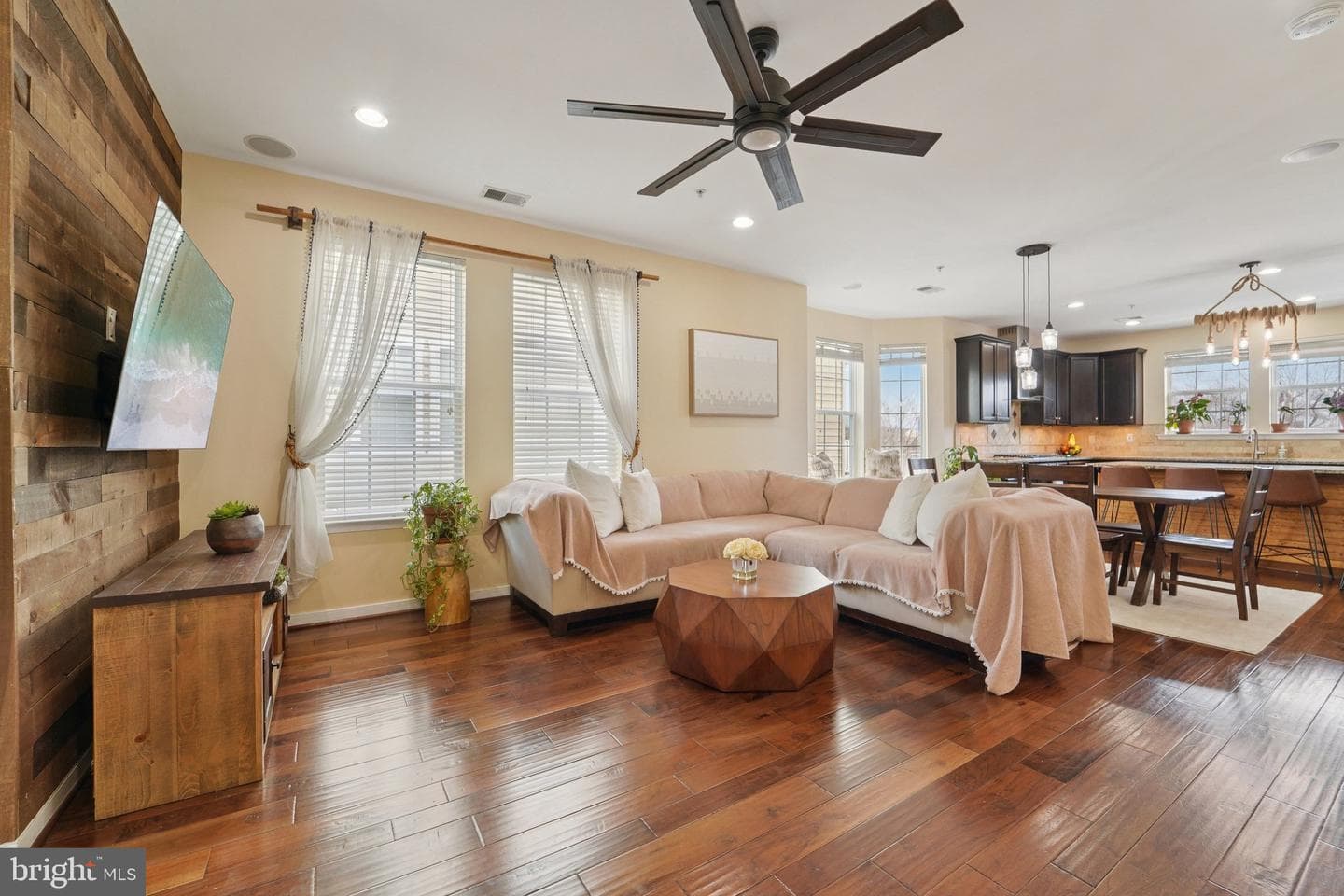 7054 Joann Khan Drive photo 4