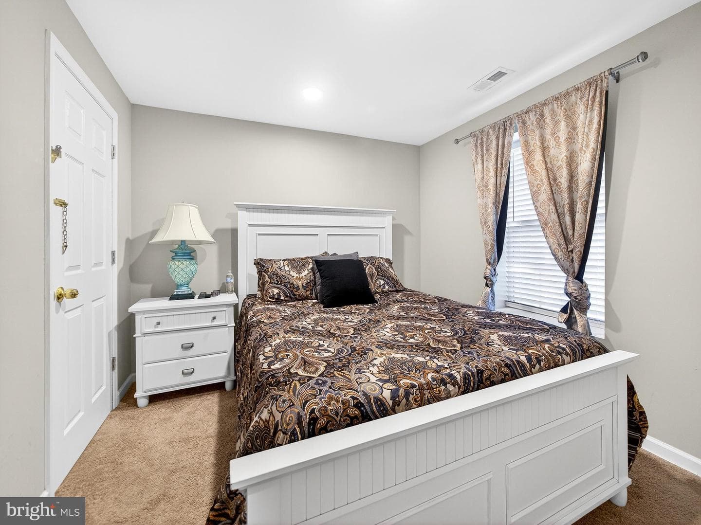 6414a Euclid Avenue photo 36