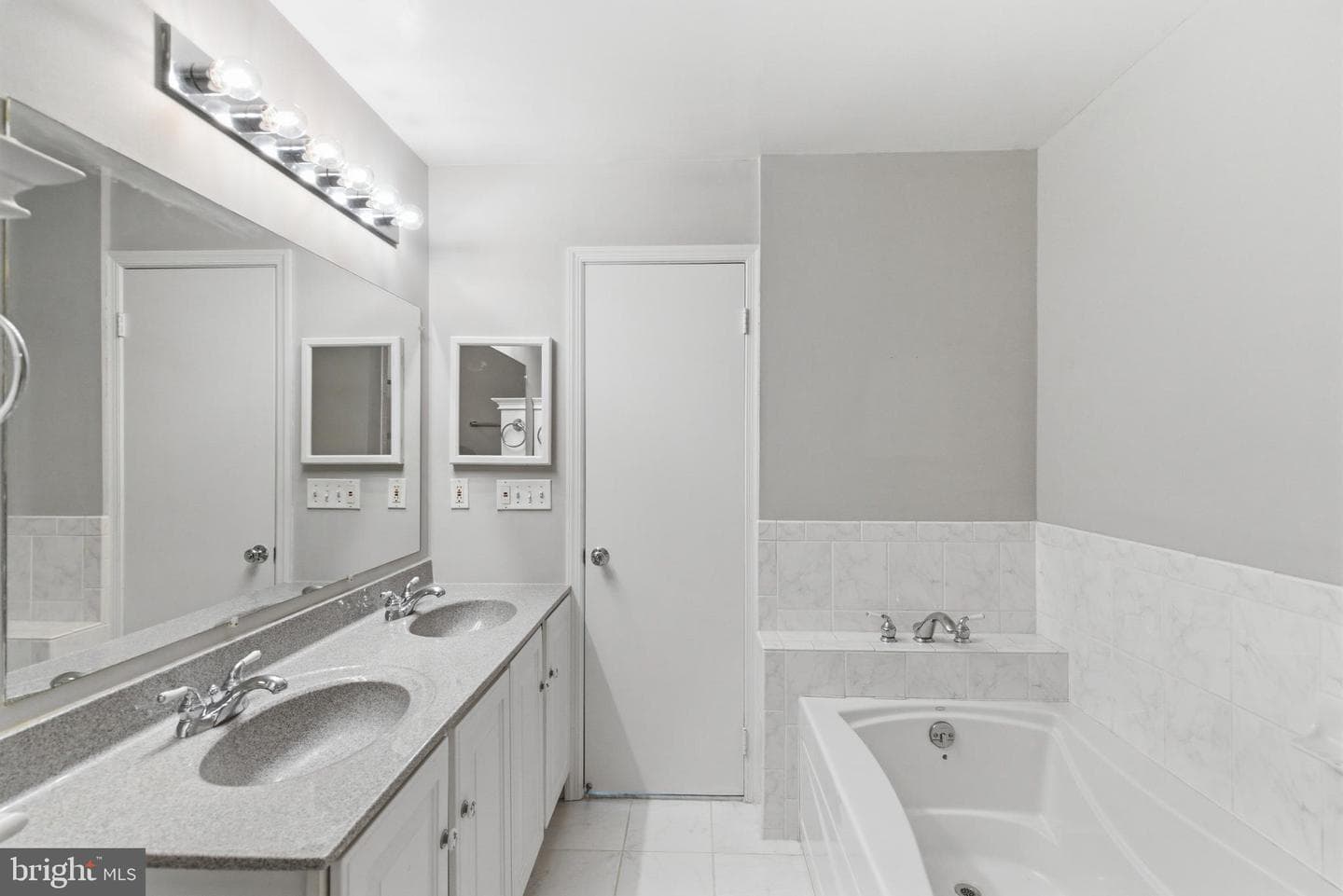 8828 Birchwood Way photo 17