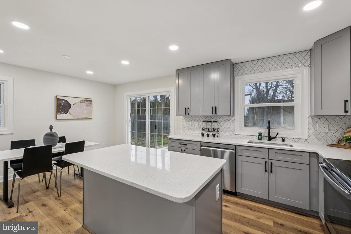 9301 Millbrook Road photo 11