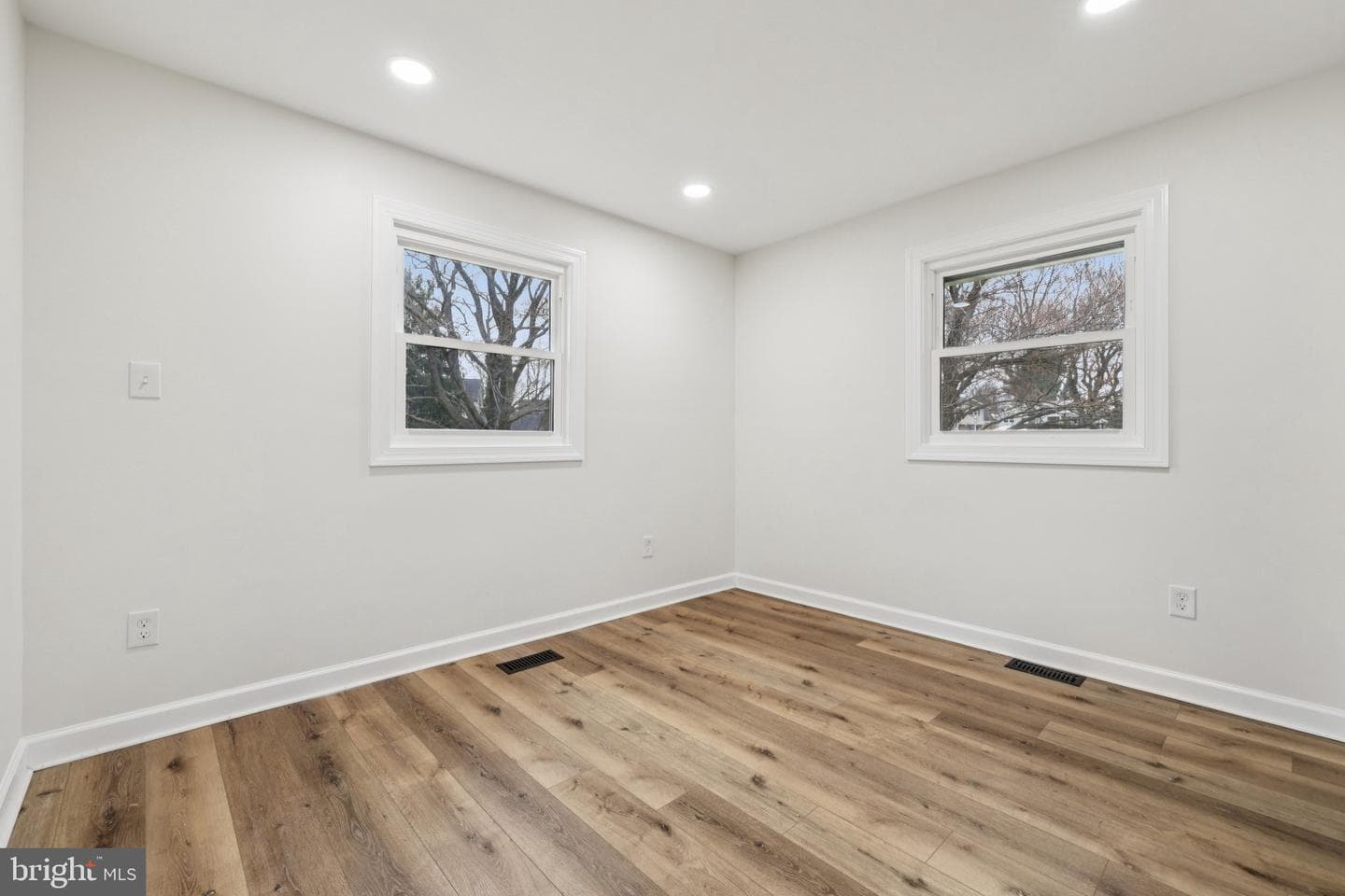 9301 Millbrook Road photo 20