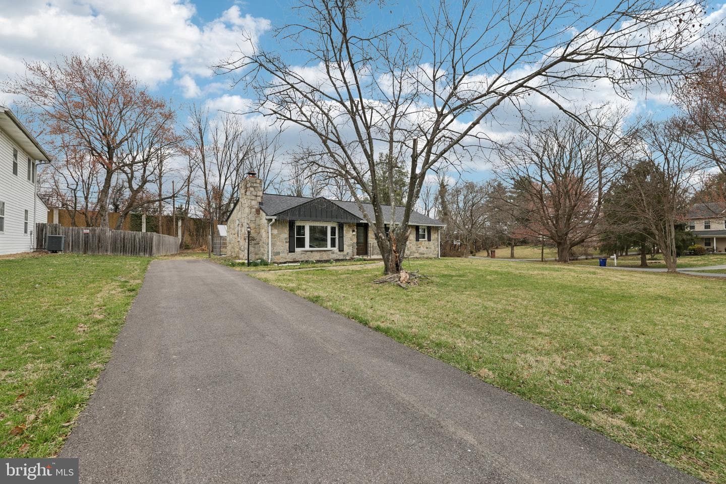 9301 Millbrook Road photo 3