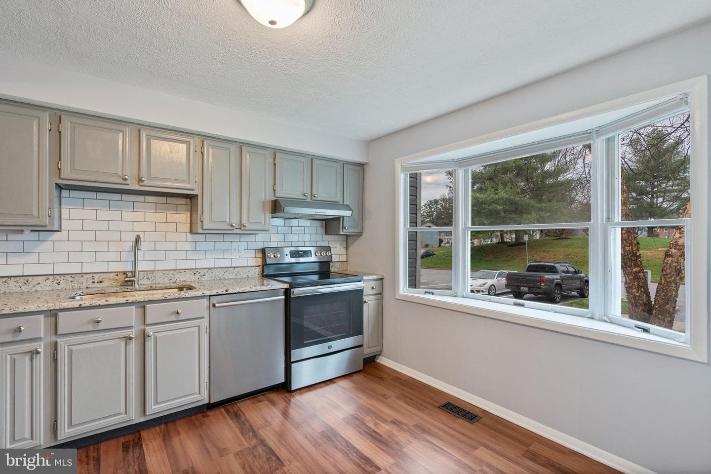 6008 Cedar Wood Drive photo 5