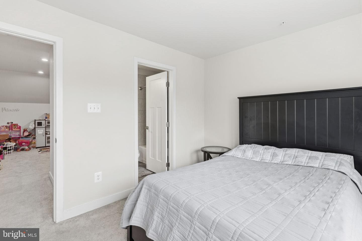 7046 Pramila Place photo 19