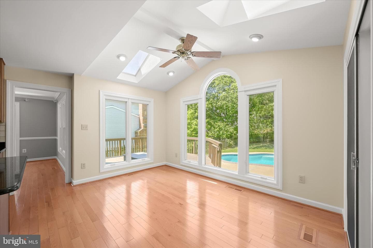 8649 Goldenstraw Lane photo 27